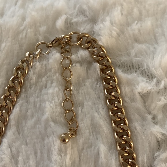 Bar‎ necklace.Very nice piece.Like new.Gold tone - Picture 6 of 6